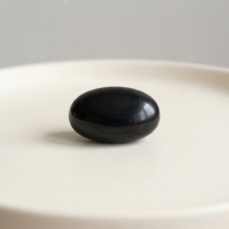 Onyx: betekenis, werking en waarom dit de steen van kracht en bescherming is